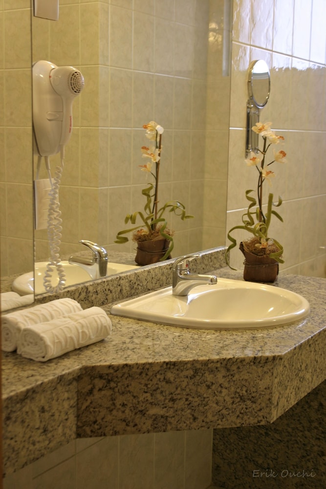 Barbur Plaza Hotel 42/45