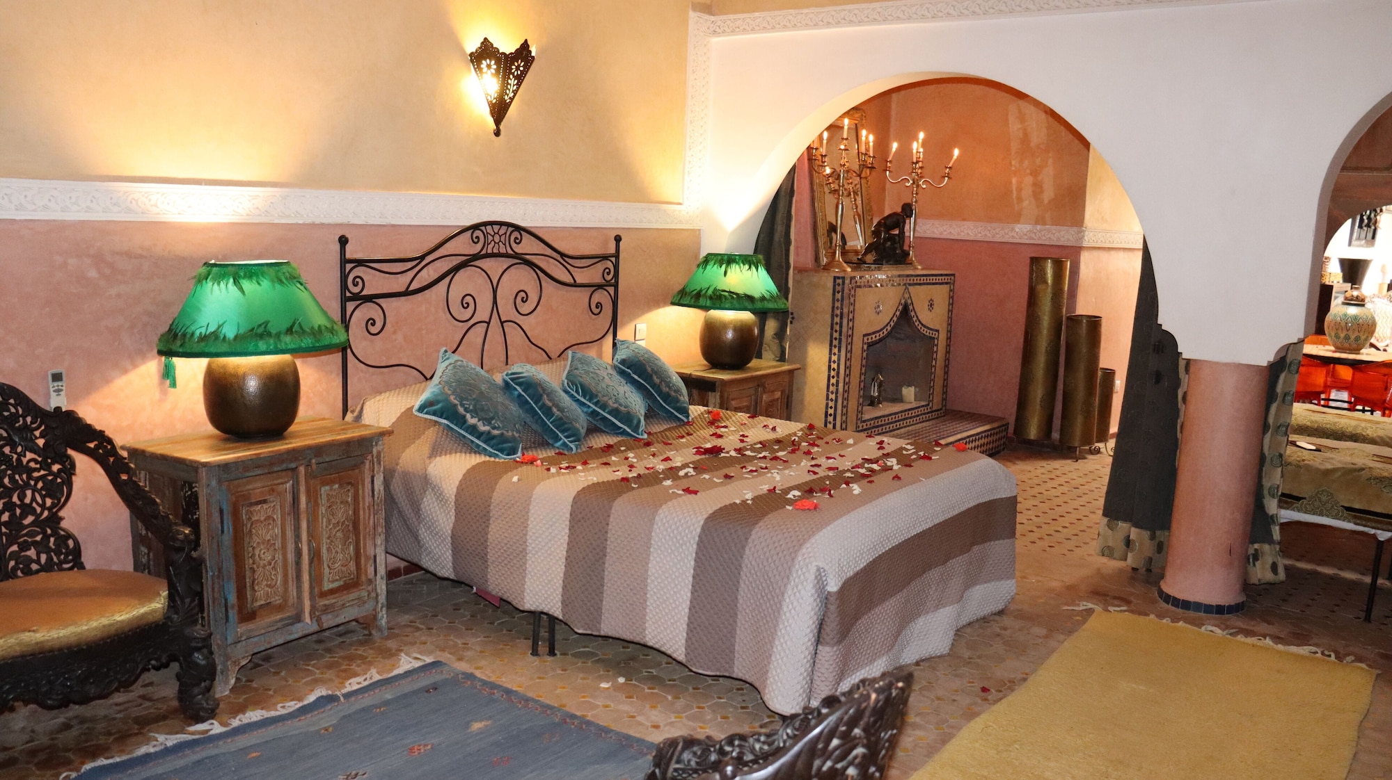 ARABIAN, SUITE