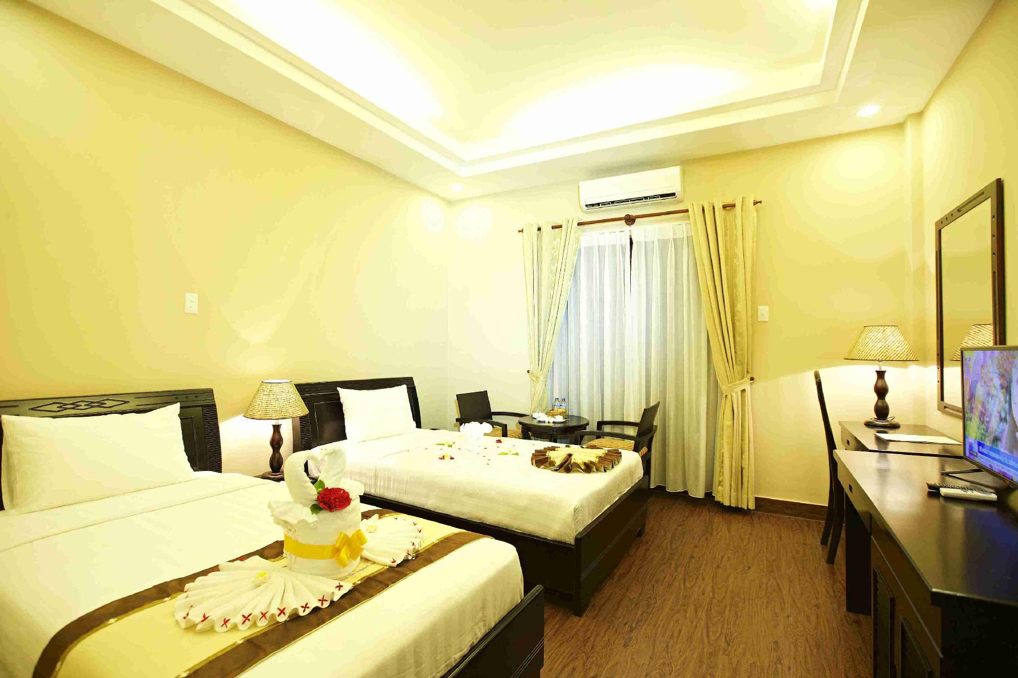 Deluxe, Double or Twin Bed, Garden View
