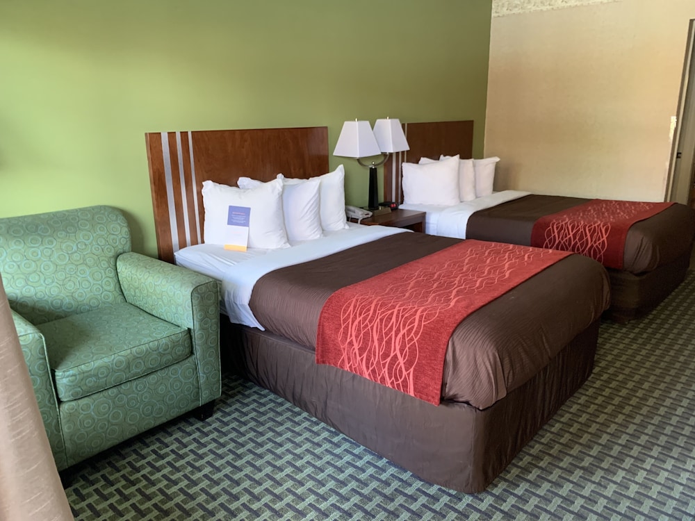 Days Inn by Wyndham Austintown 10/41