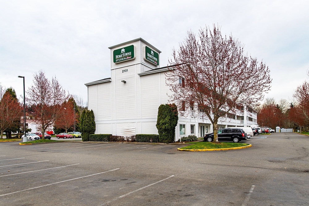 HomeTowne Studios by Red Roof Tacoma - Puyallup 24/30
