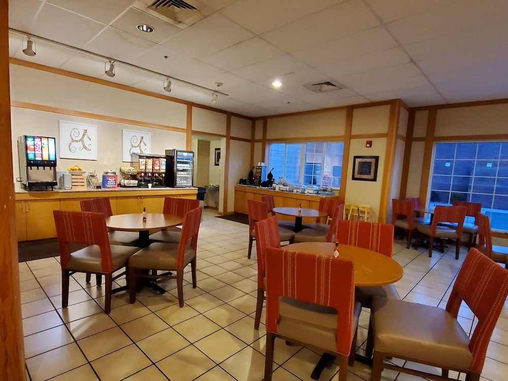 Country Inn & Suites by Radisson, Bend near Pilot Butte 34/50