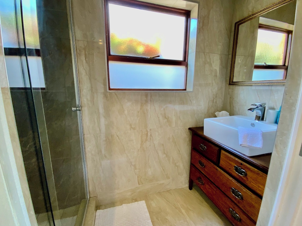 Deluxe, Executive, King Bed, Goblin S Mead 6/8