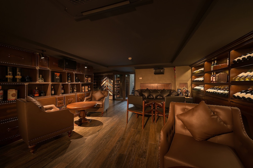 Bespoke Trendy Hotel Hanoi 31/50