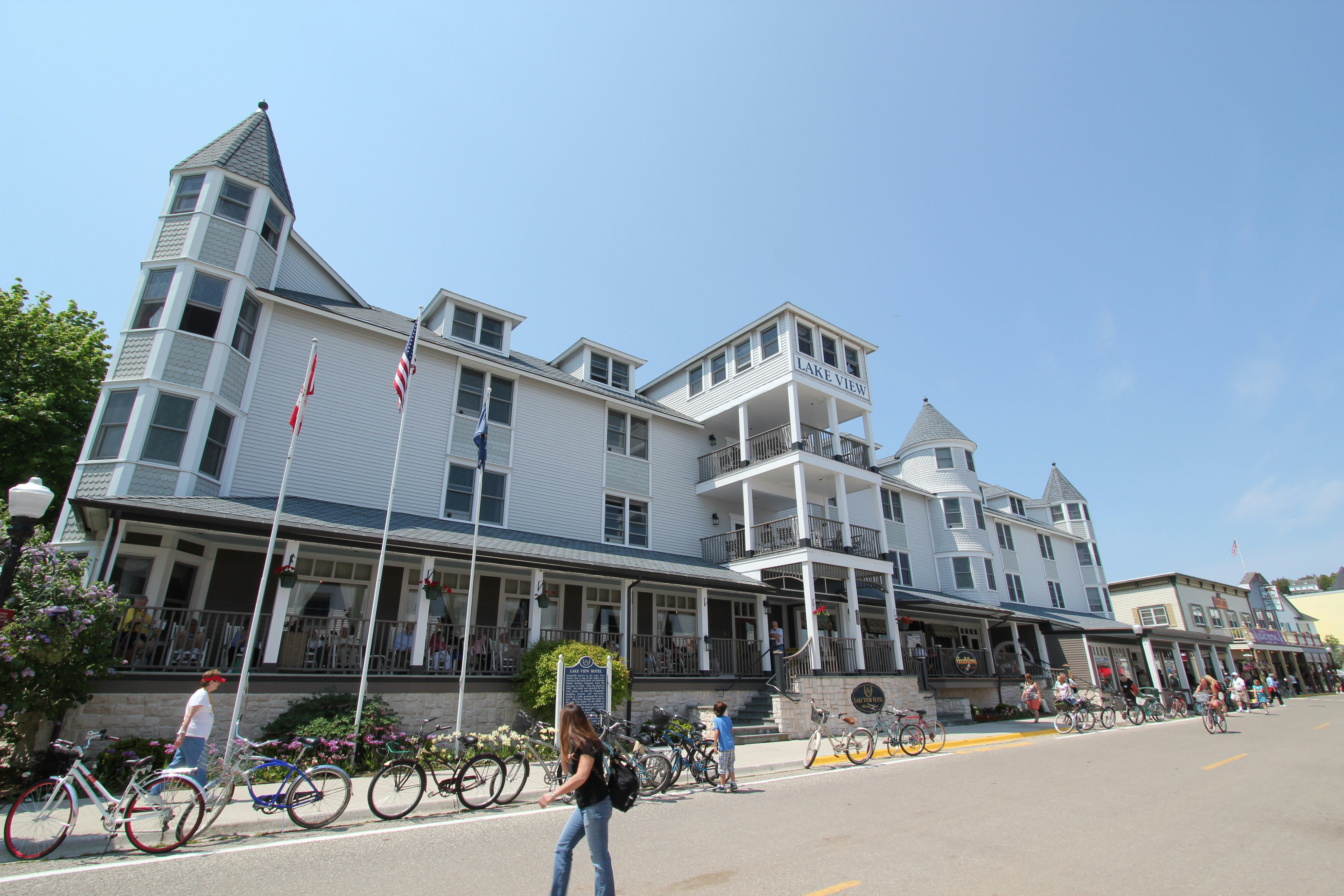 Lake View Hotel 44/46