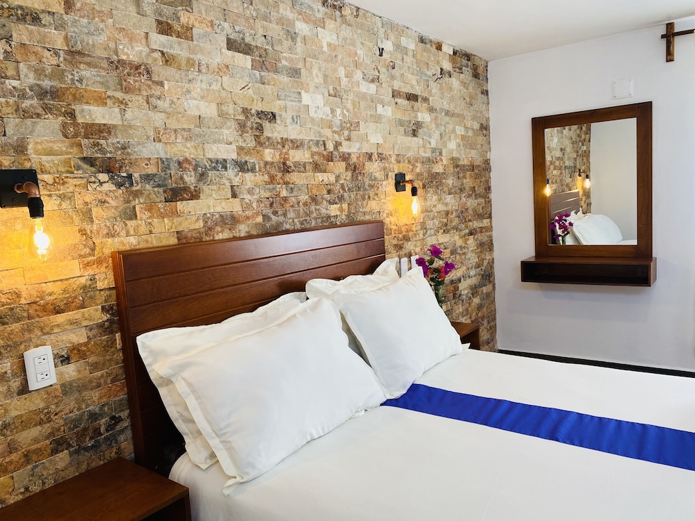 Hotel & Suites Cerro Rojo 20/68