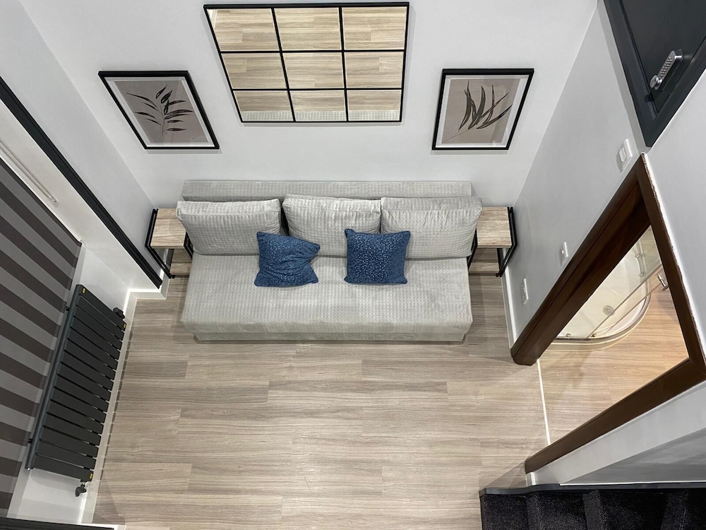 LONDON PLAZA SERVICED APARTMENTS 35/52