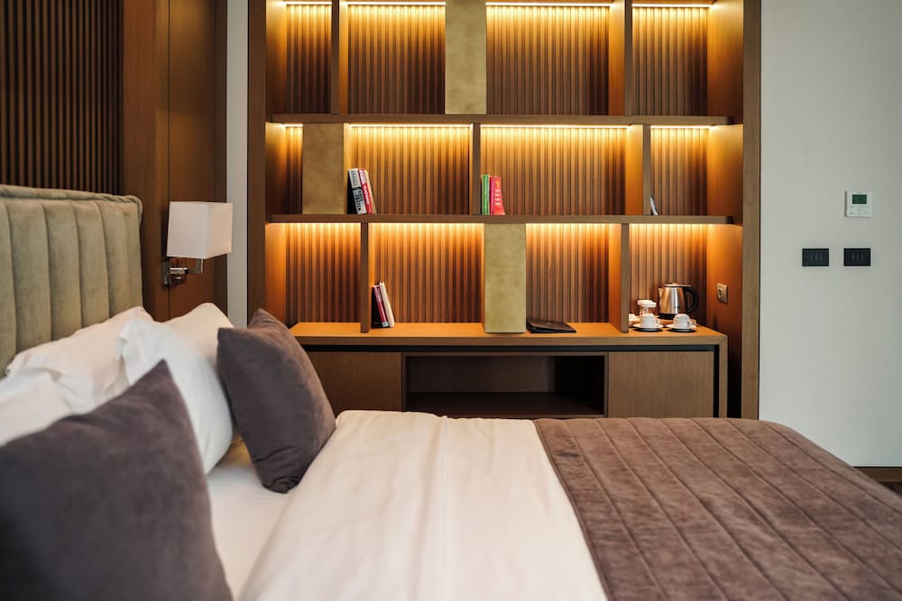 Supreme Hotel 35/72