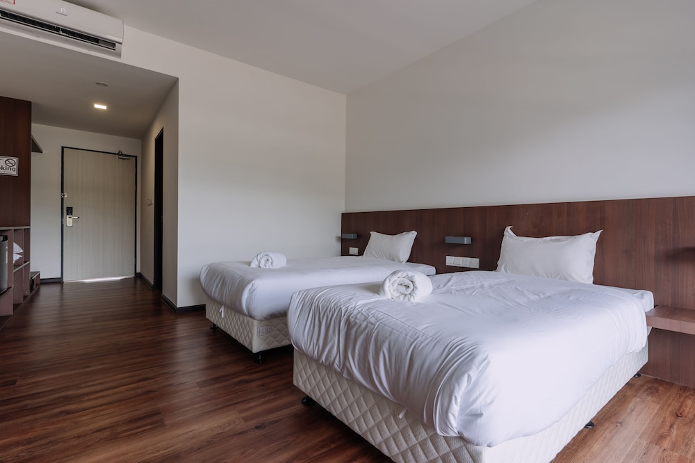 Roxy Sematan Villa And Townhouse 24/60