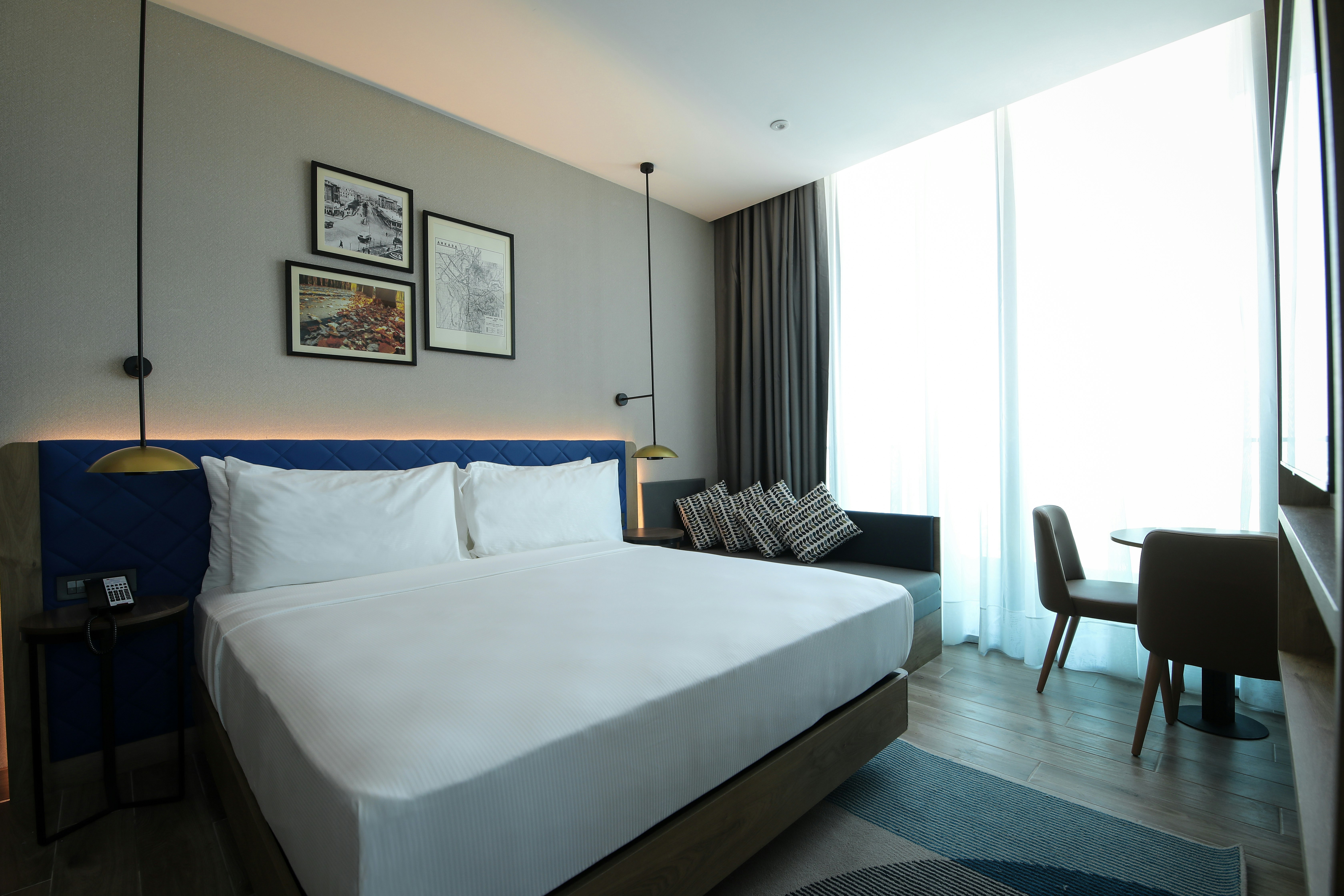 1 BEDROOM, SUITE, KING BED