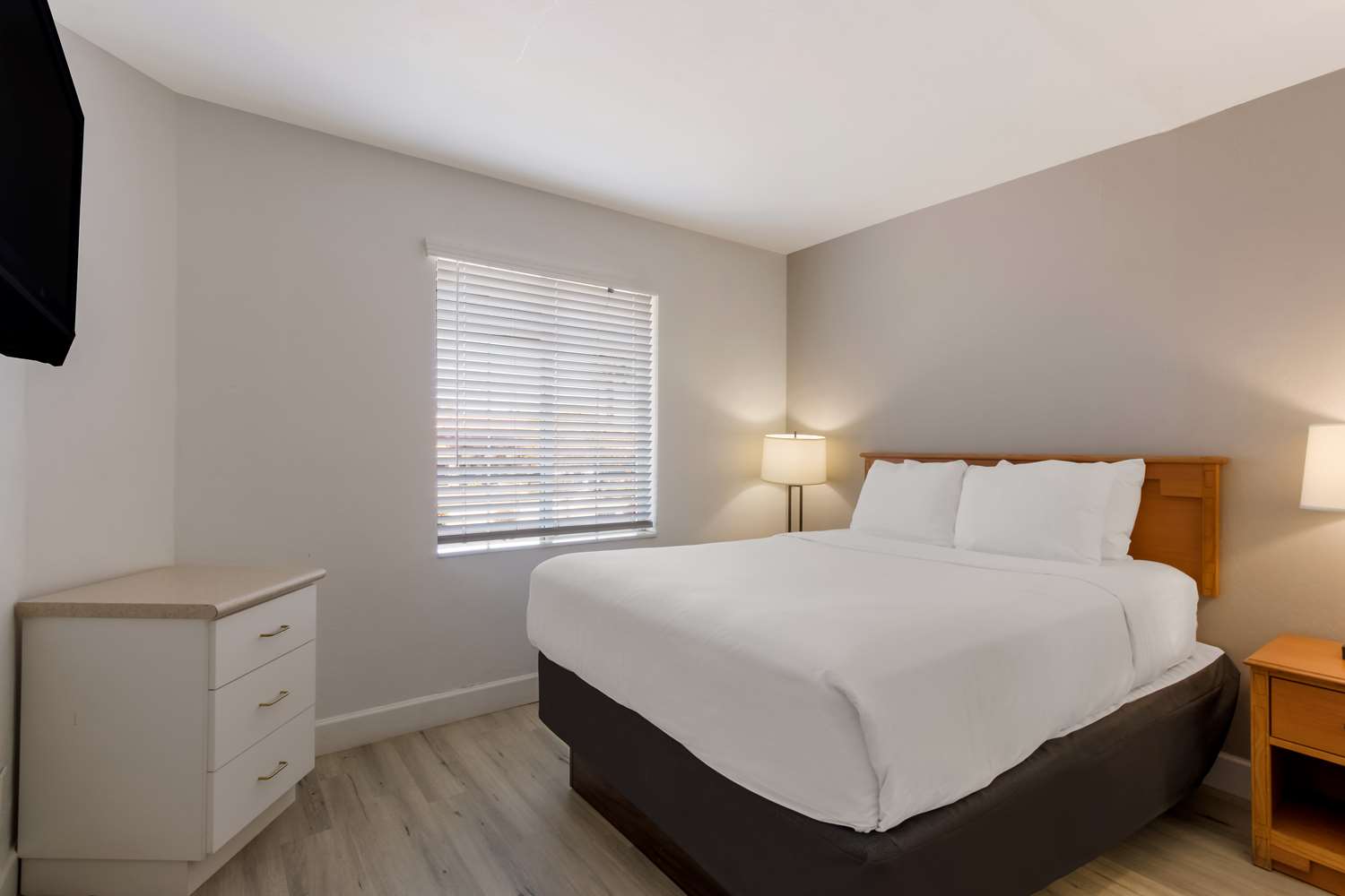 Baymont Inn & Suites by Wyndham Tempe University/Phoenix 11/29
