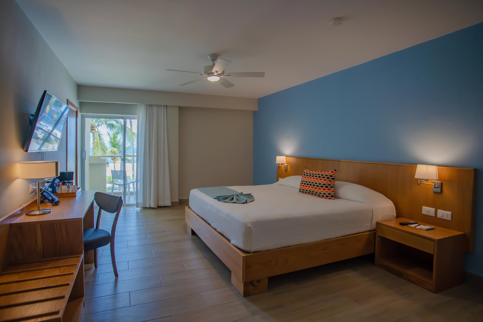Deluxe, King Bed, Ocean Front, Balcony
