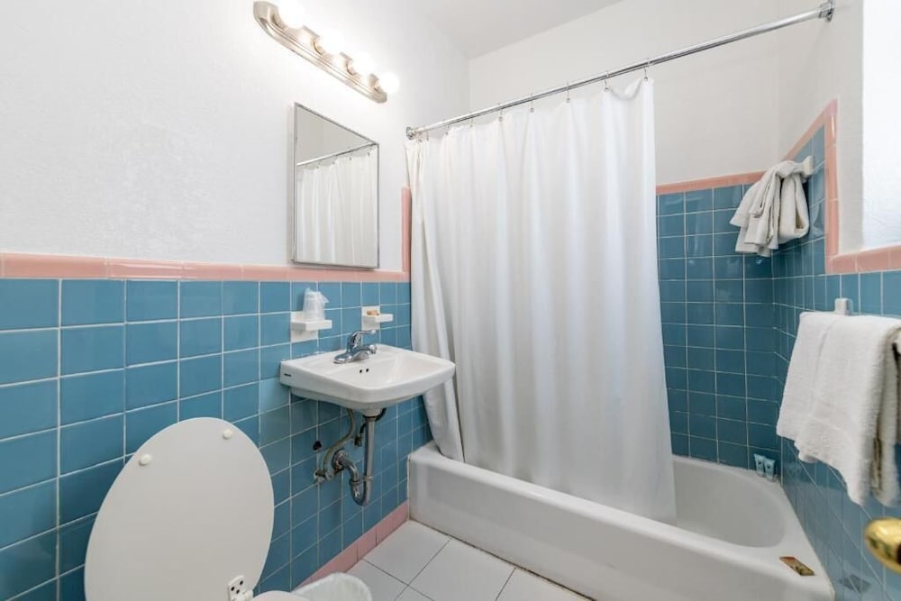 Ocean Beach Suites 23/25