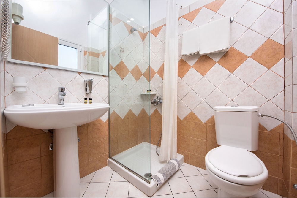 Kavos Plaza Hotel 45/50
