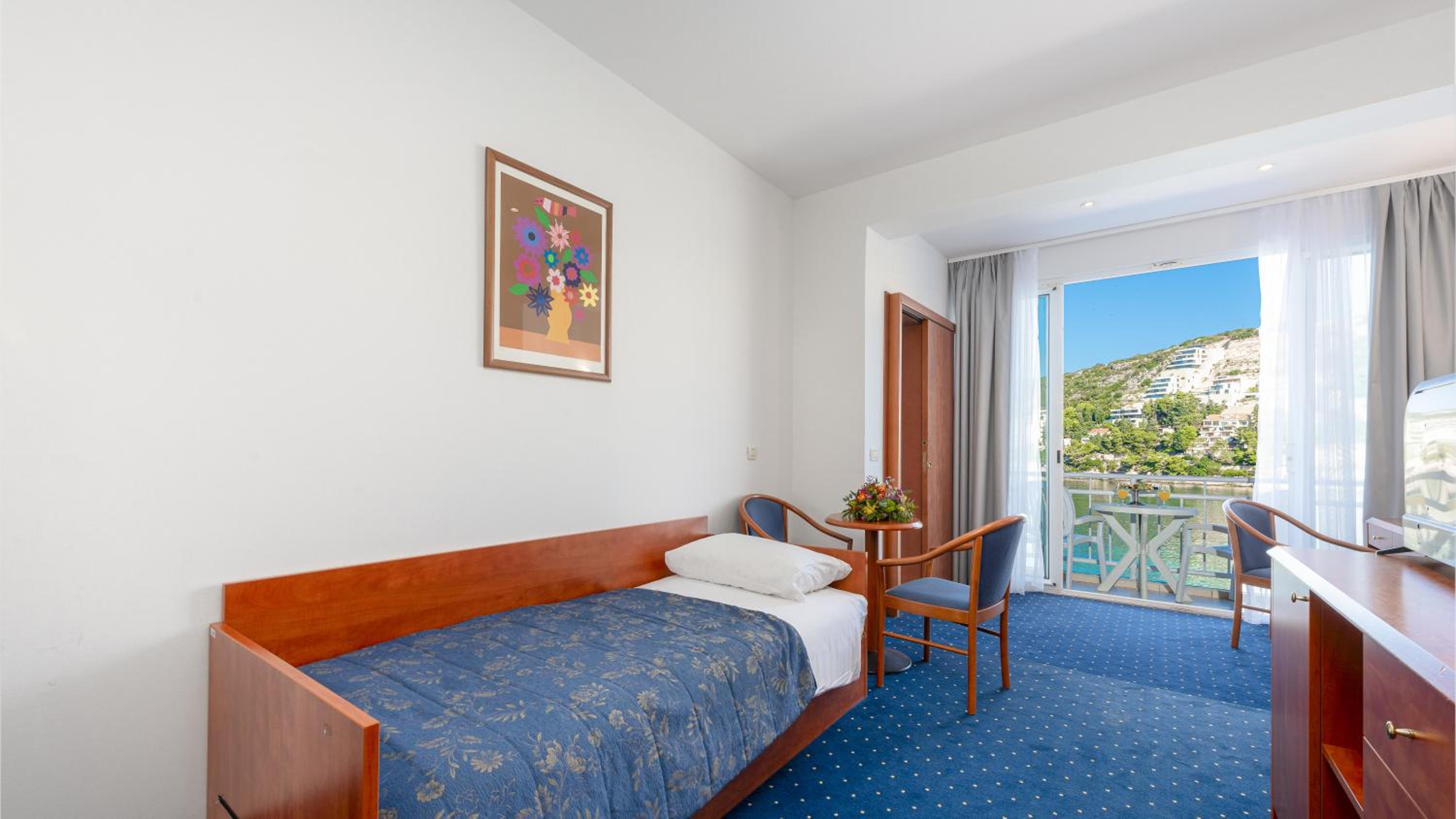 غرفة سوبيريور بسرير كوين بإطلالة على البحر بشرفة مع أريكة
