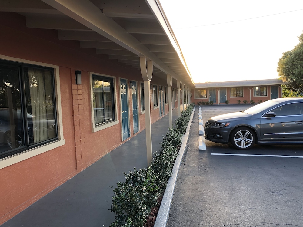 Ocala Cove Motel 38/41