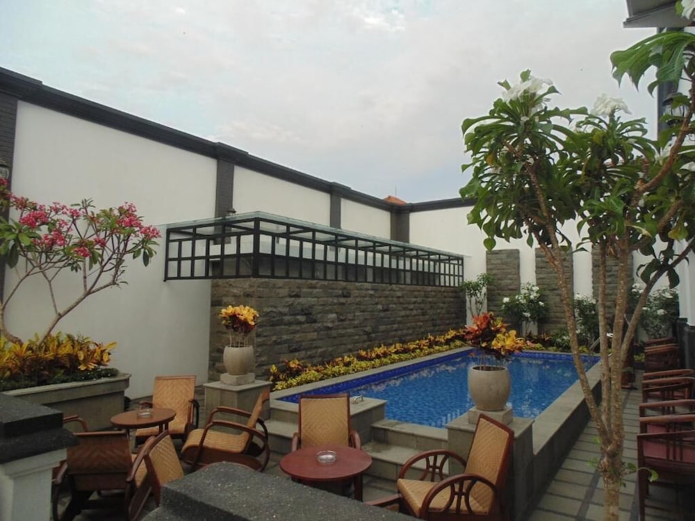 Daroessalam Hotel 48/49