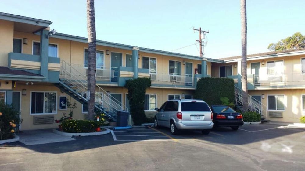 Victoria Motel 20/24