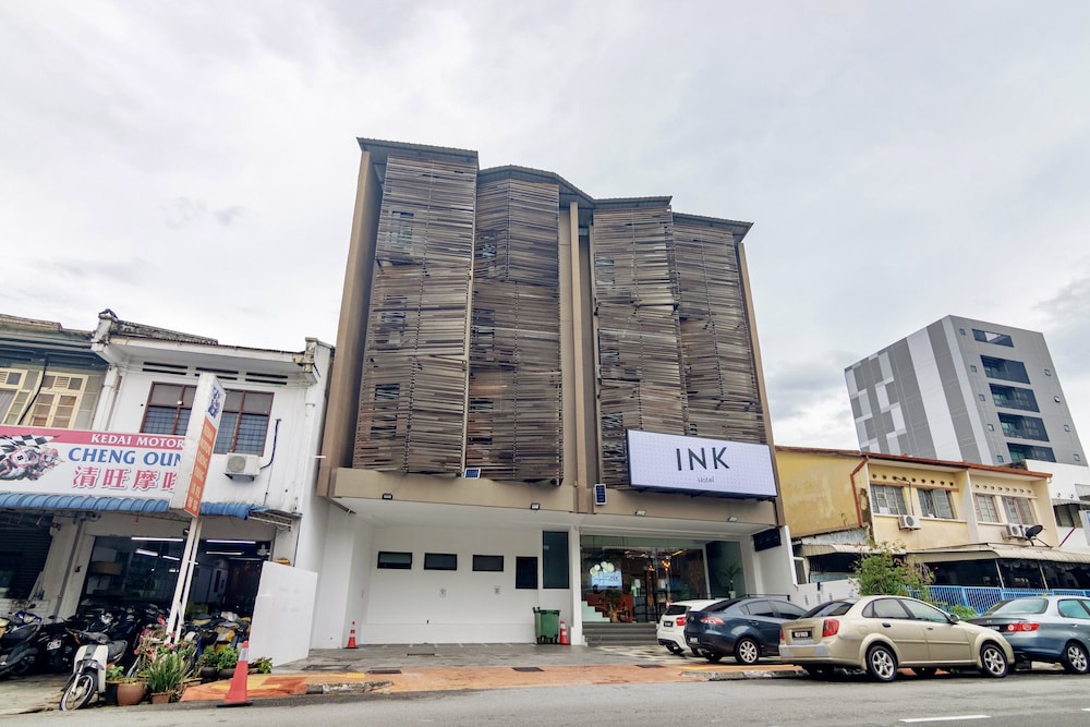 Ink Hotel 1/39
