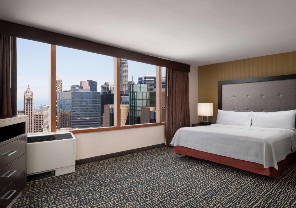 1 BEDROOM, SUITE, KING BED, 2 BATHROOMS, CORNER