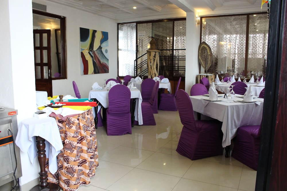 Lewat Hotel 20/30