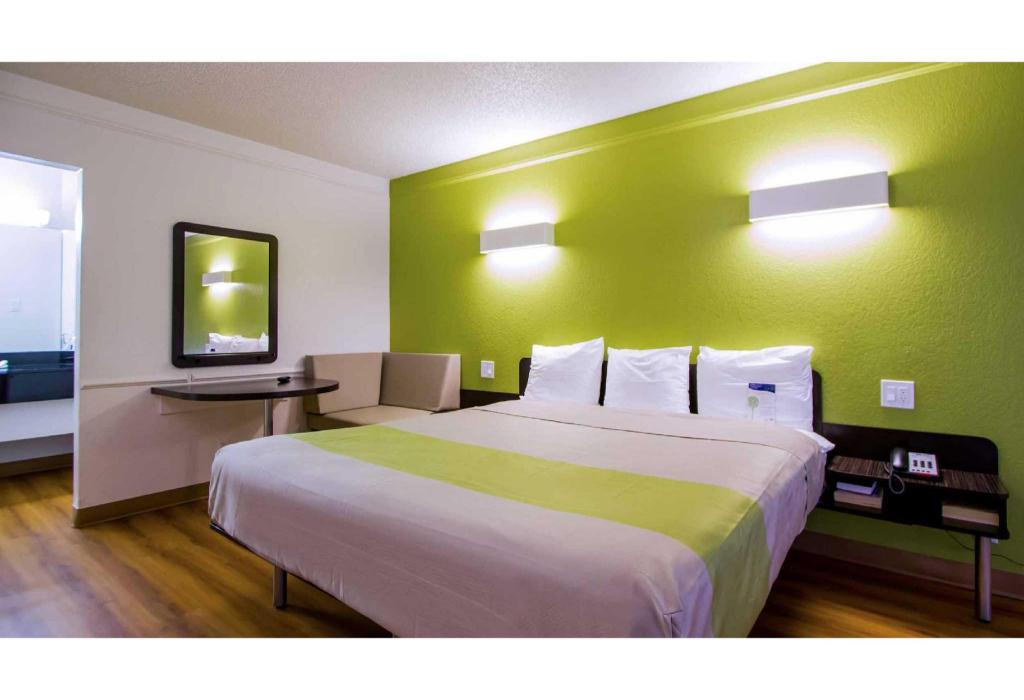 3 Full Beds - Non-Smoking