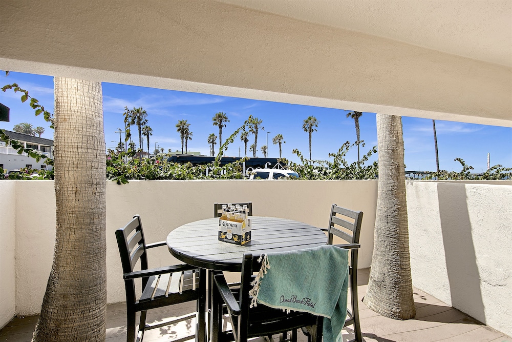 Ocean Beach Hotel 57/69