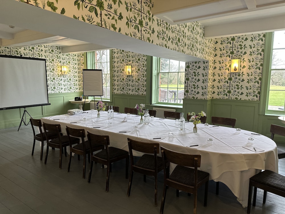 Stoke Place Hotel 47/59