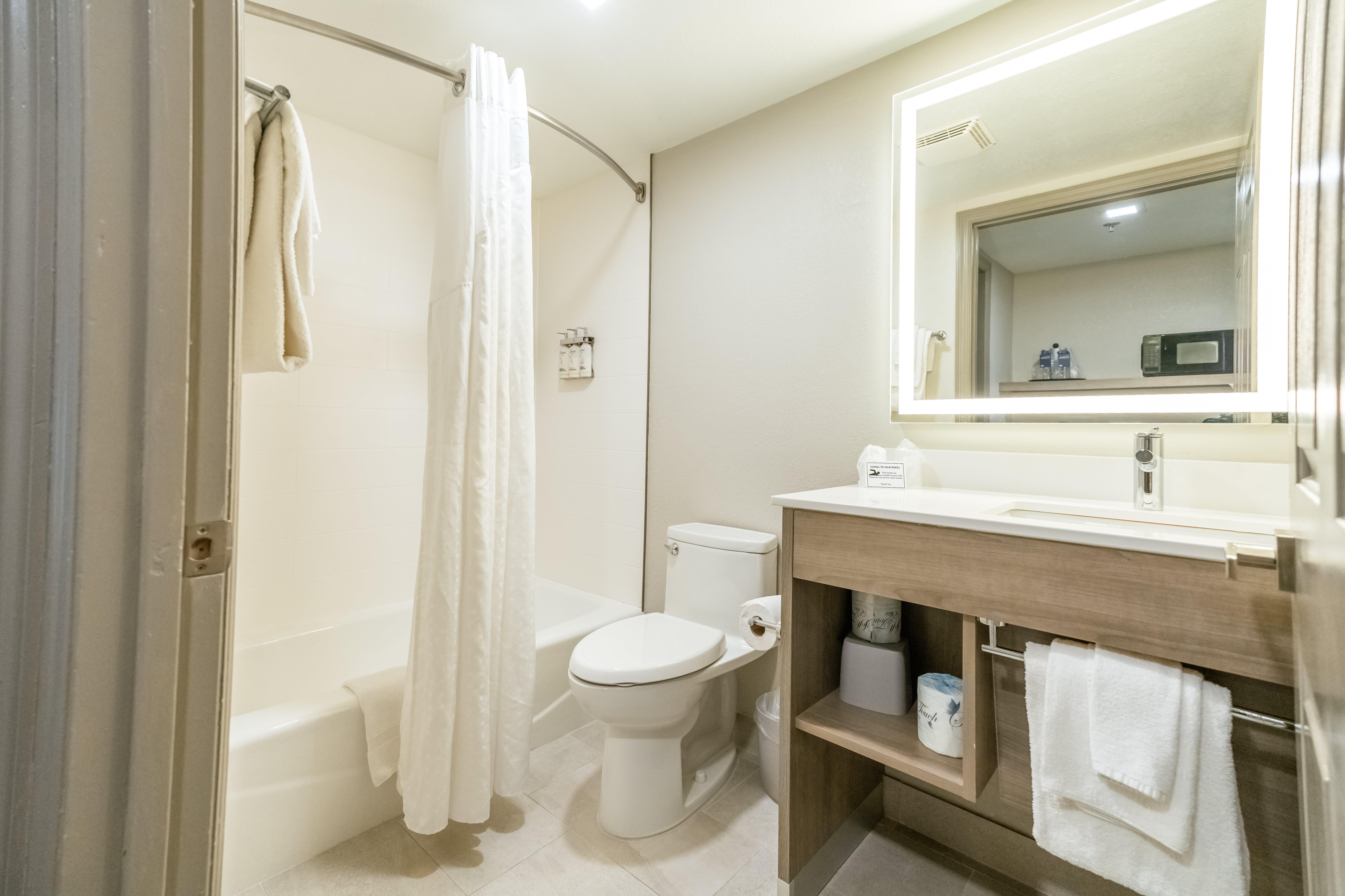 غرفة رباعية بسريرين كوين، Holiday Inn Express Hotels Suites Cocoa Beach 5/8
