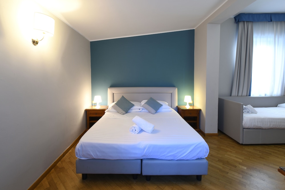 Hotel Cavour 9/58