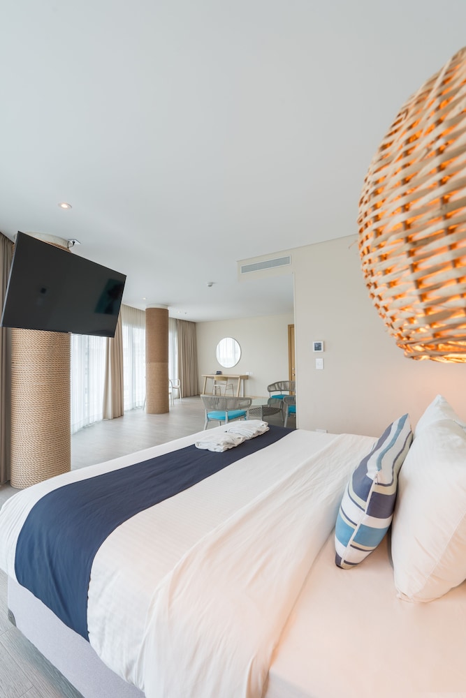 Aquamare Hotel 11/50