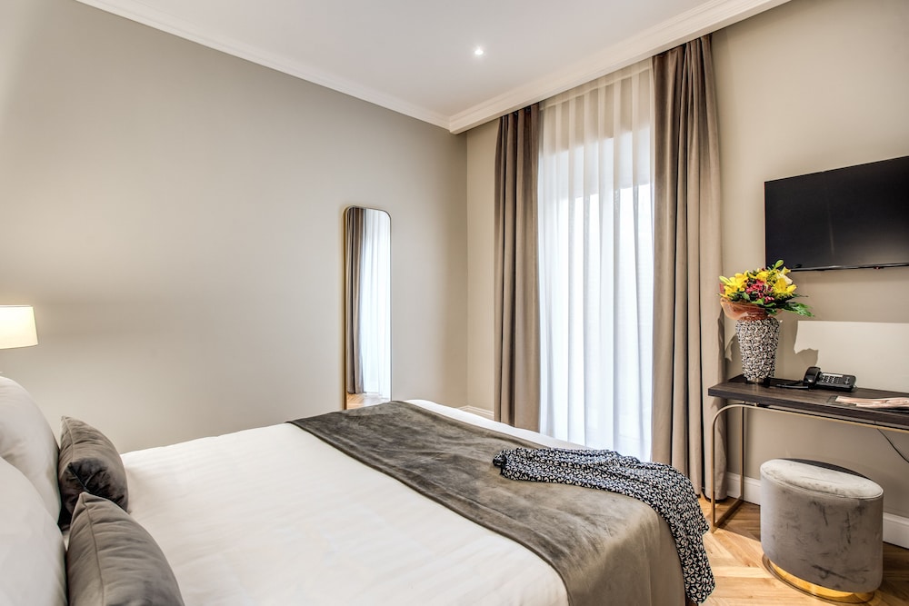 Hotel 87 Eighty-seven 14/72