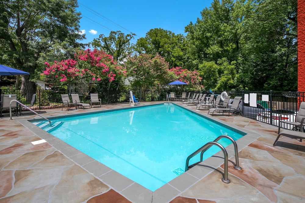 Surestay Plus Hotel By Best Western Gatlinburg 18/30