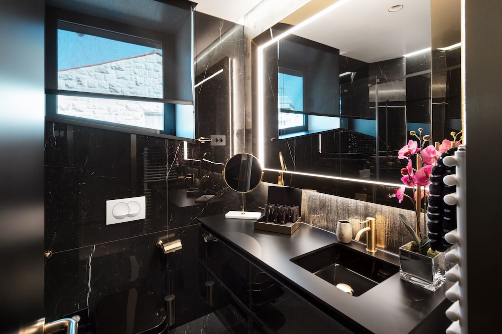 All Suites Hotel Posh 41/65