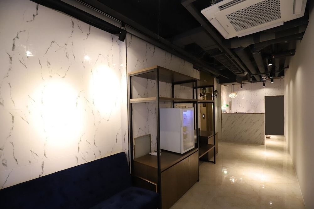 648 Hotel 42/57
