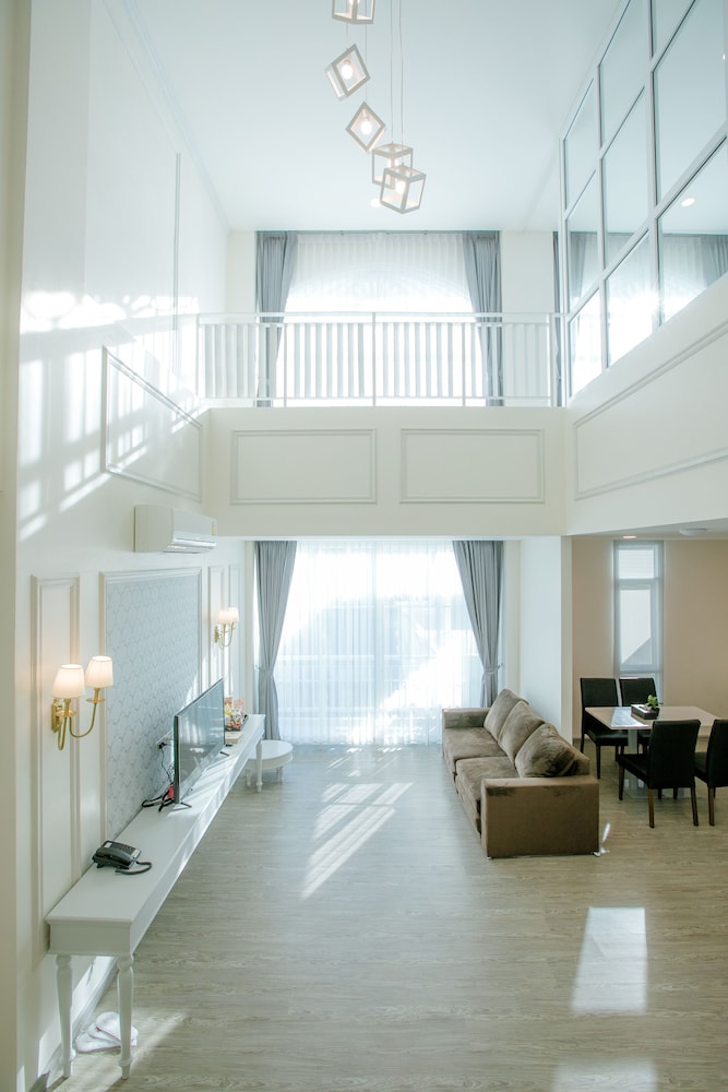 De Hug Hotel & Residence 19/68