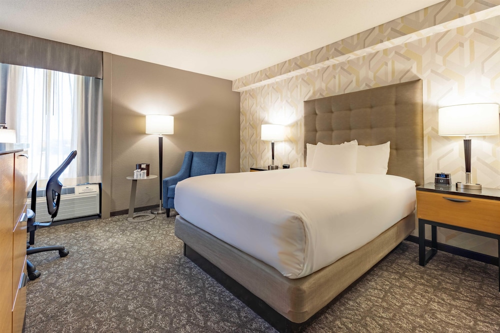 Drury Inn and Suites St Louis Airport 16/49