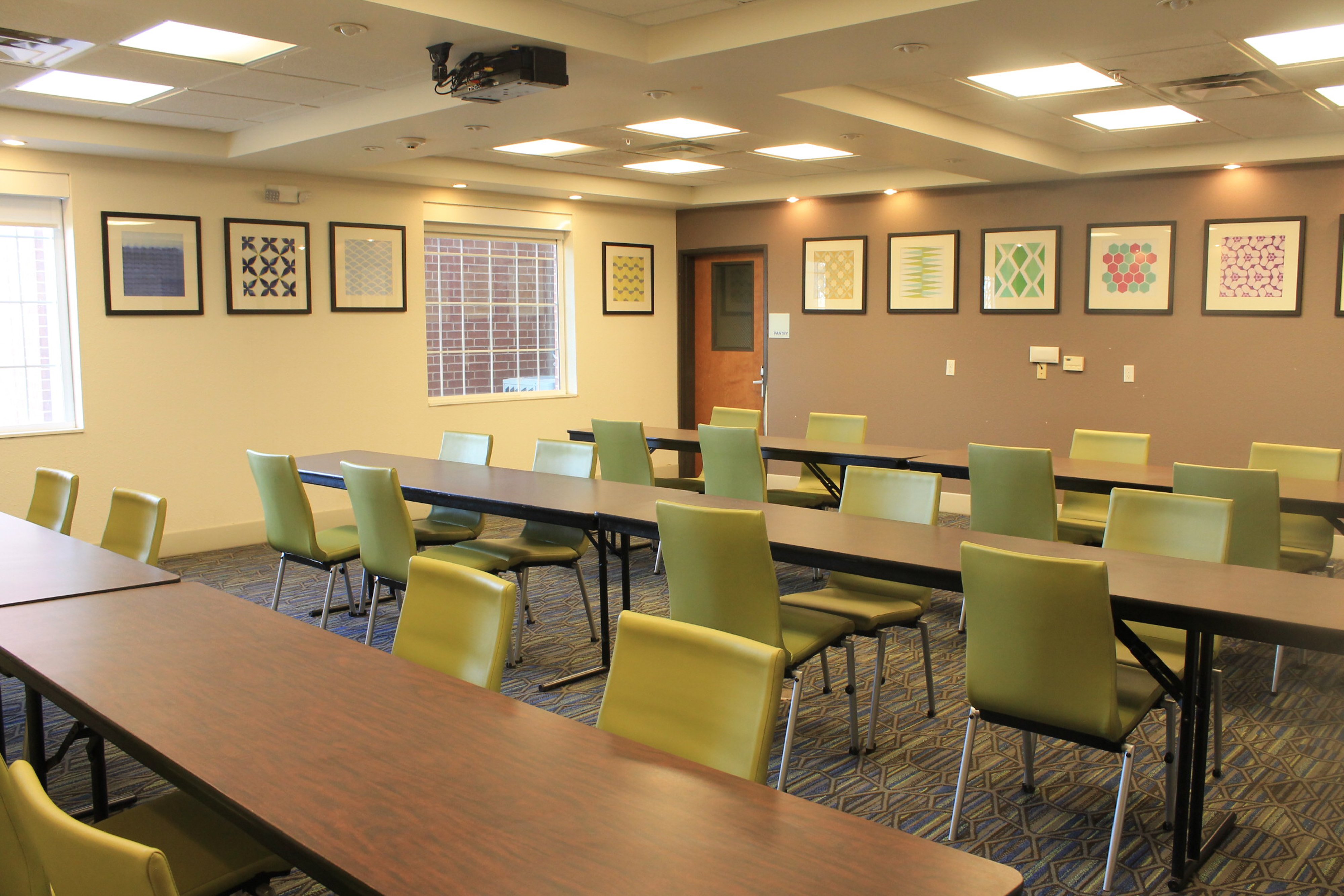 Holiday Inn Express Suites Levelland 34/46