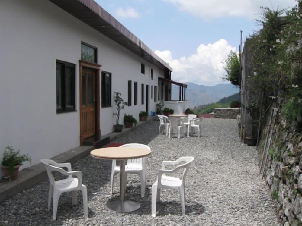 HOTEL HIMALAYAN CLUB 35/48