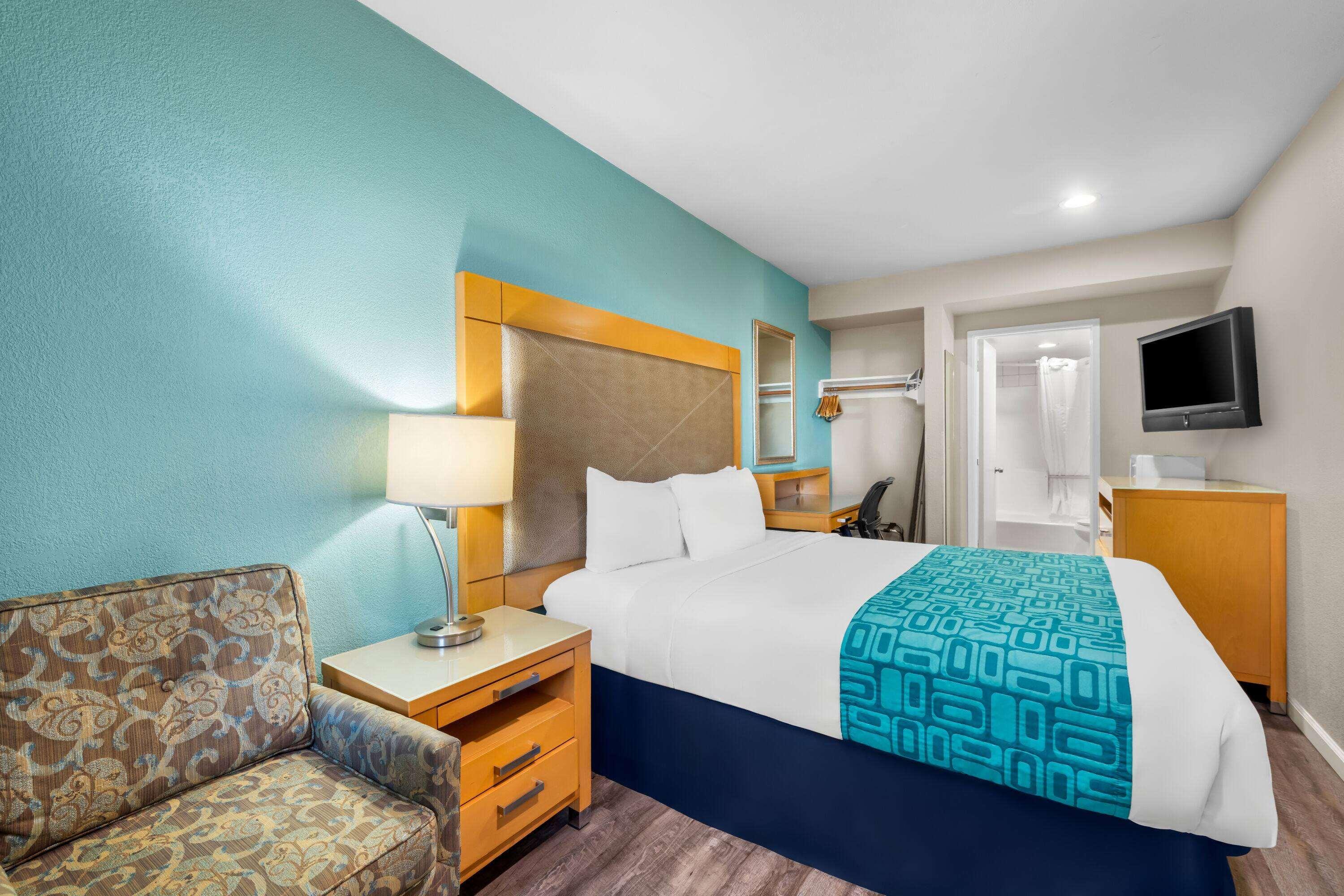 Business, Queen Bed