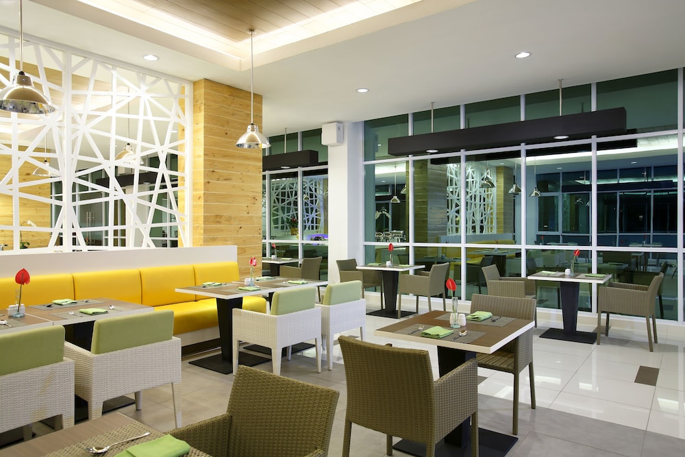 Hotel Santika Cikarang 37/49