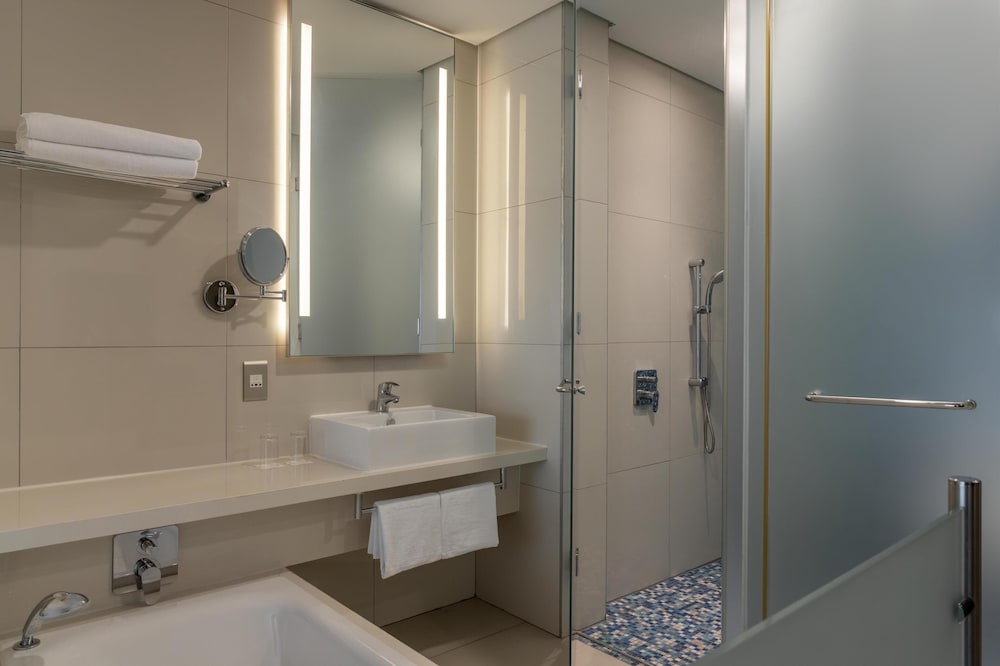 RADISSON BLU HOTEL & RESIDENCE, MAPUTO 79/80