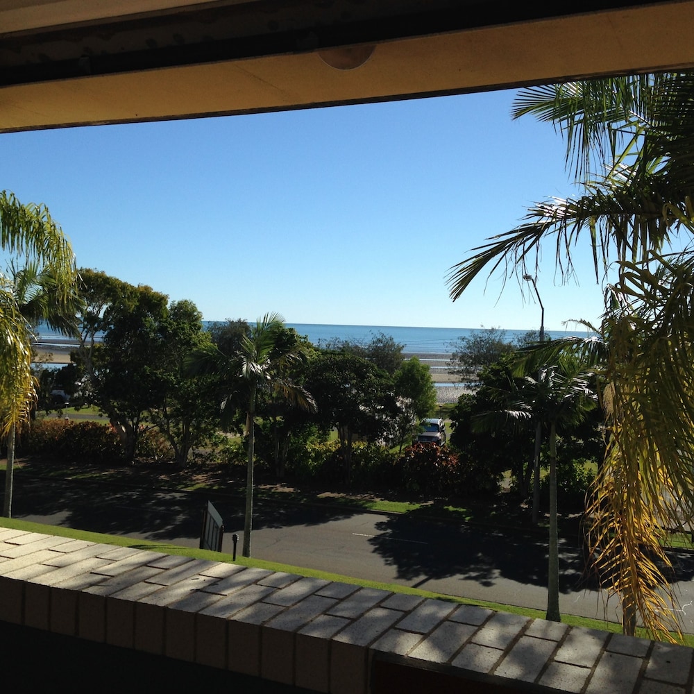 Hervey Bay Hotel and Resort 1/27