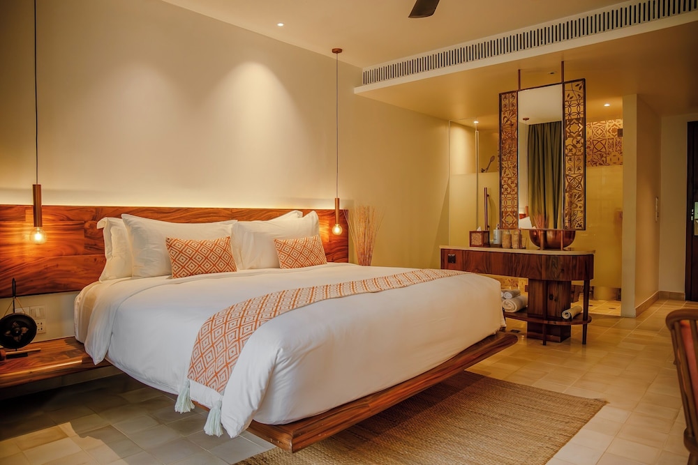 Colonial Pool Acess Room، FCC Angkor by Avani 5/6