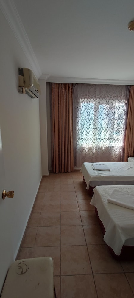 Basil's Apart Hotel 22/51