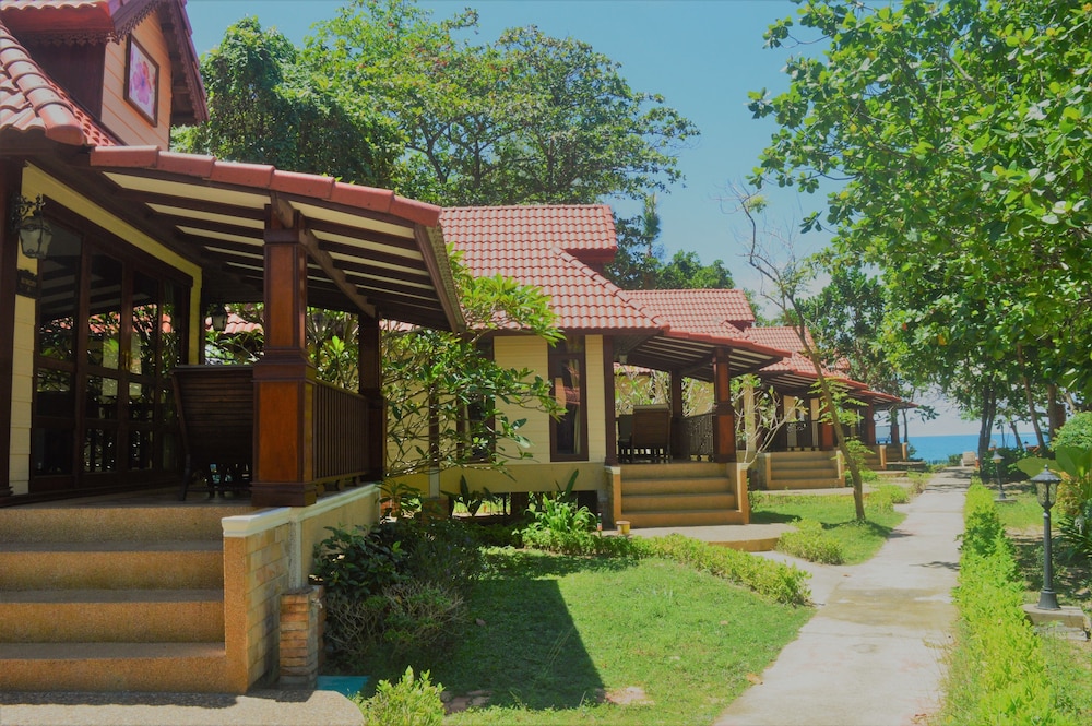 Sayang Beach Resort photo1