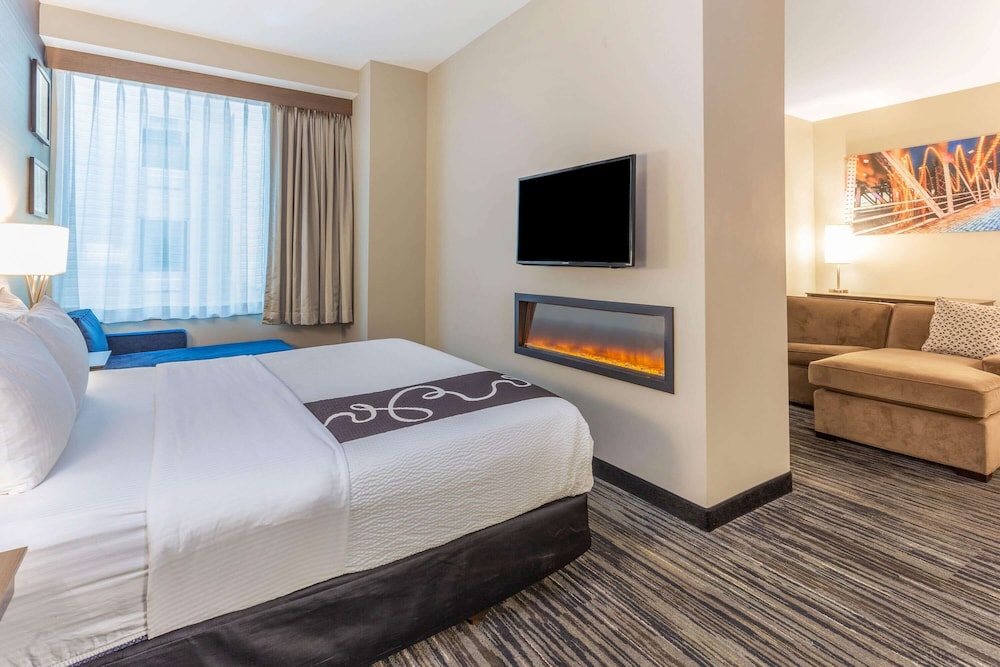 La Quinta Inn Suites By Wyndham Chicago Downtown 12/45
