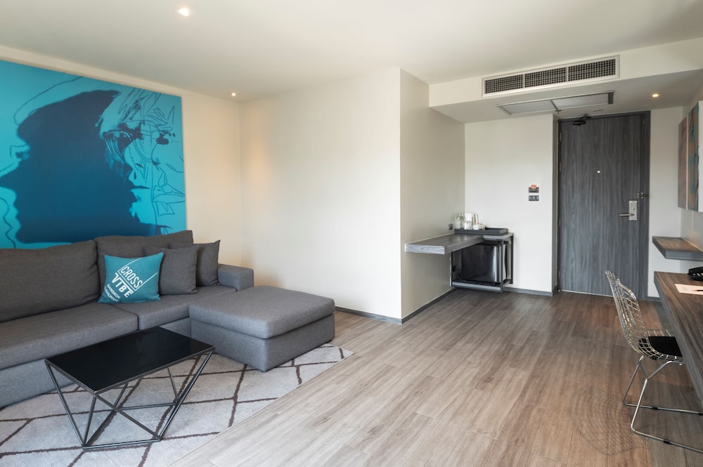 Cross Vibe Bangkok Sukhumvit 47/71