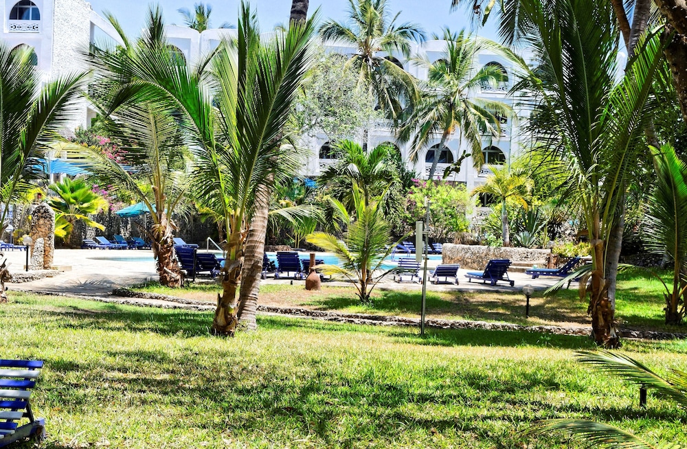 Kaskazi Beach Hotel 24/36
