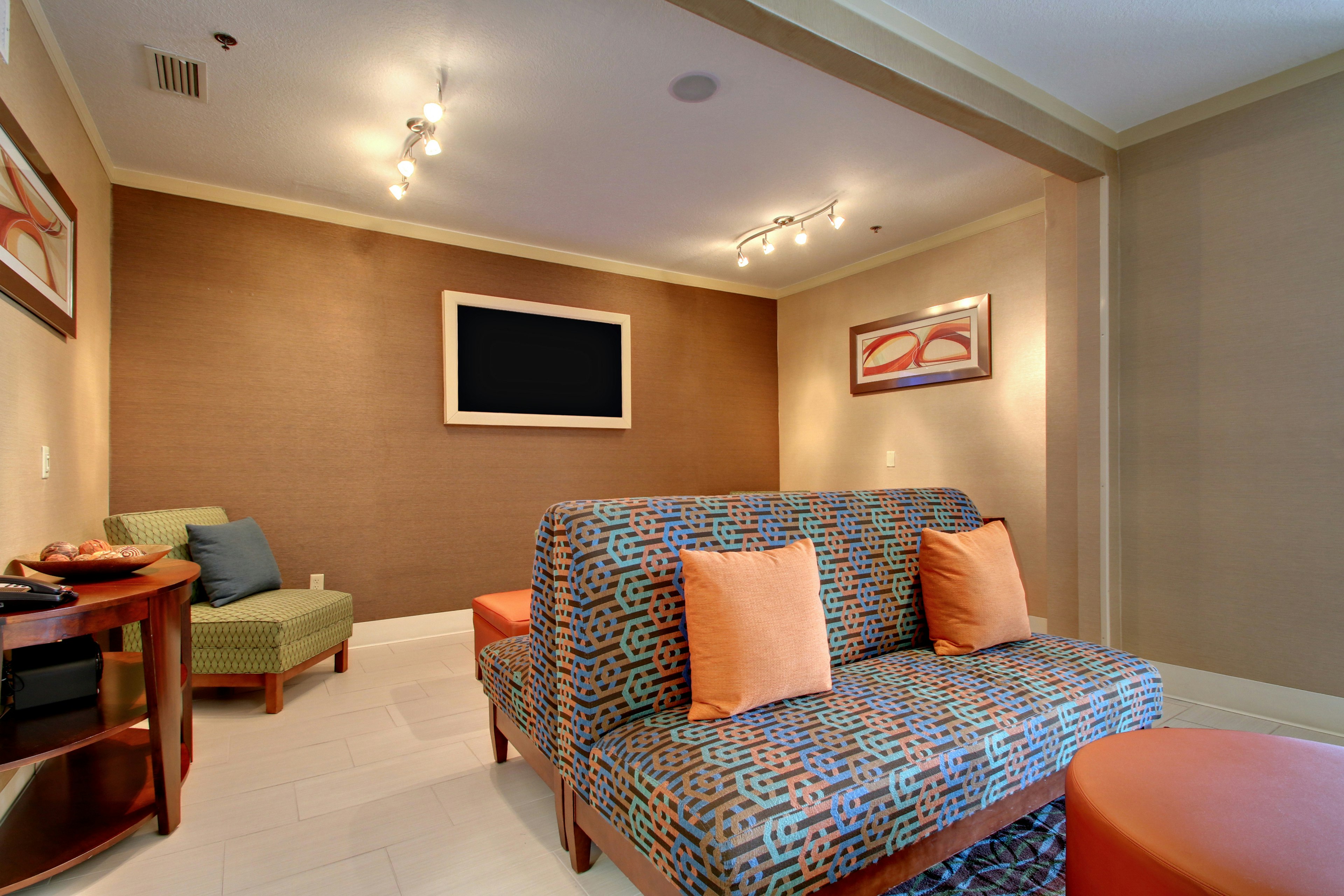 Holiday Inn Express Suites Jacksonville South I 295 55/73